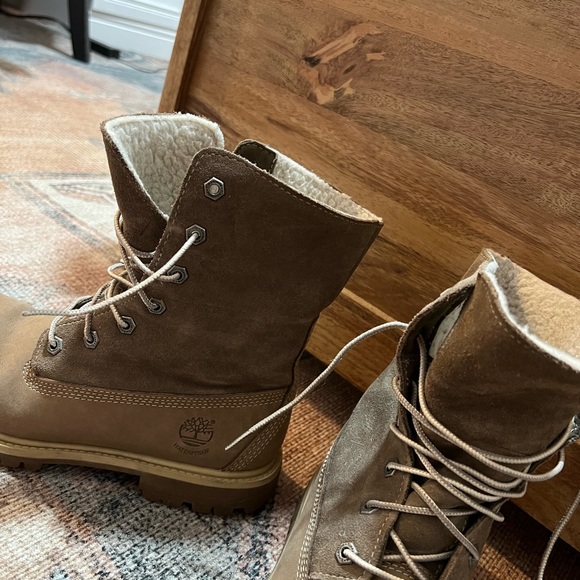 Timberland Women’s Sherpa Boots - Picture 4 of 5